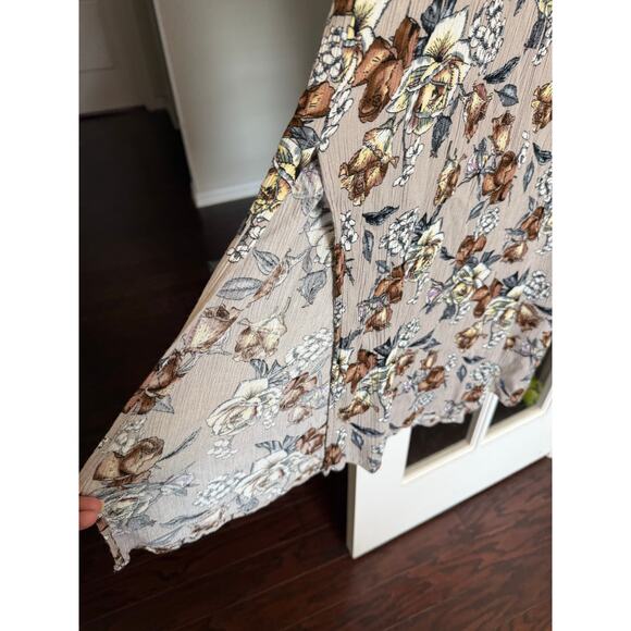 Natural Life long sleeve maxi dress gray floral roses size Large
Magnolia - Picture 6 of 11